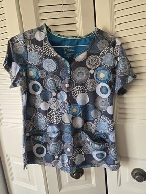 Premier Women's Gray and Blue Circular-Print Short Sleeve Top